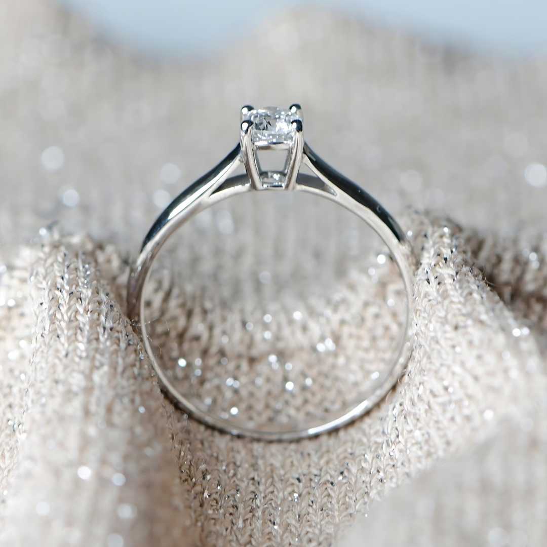 Anello_solitario_oro_18_kt_e_diamante ct 0,20