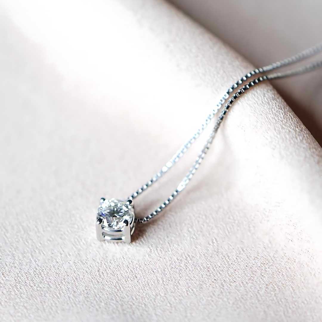 Collier_oro_18_kt_e_diamante_ct_0_25