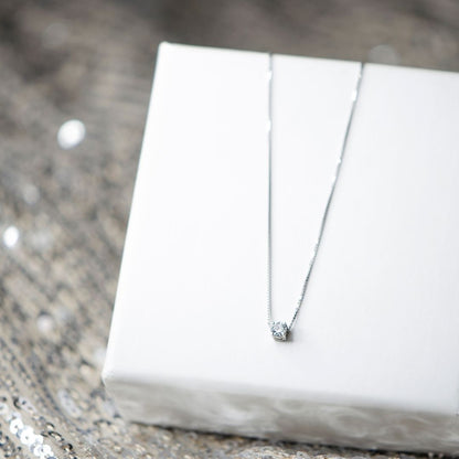 Collier_oro_18_kt_punto_luce_con_diamante ct 0,15